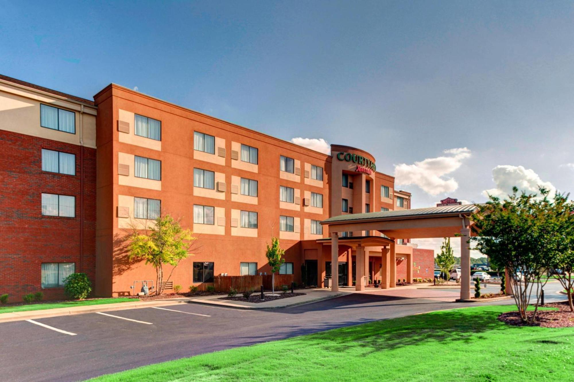Courtyard By Marriott Anniston Oxford Hotel Buitenkant foto