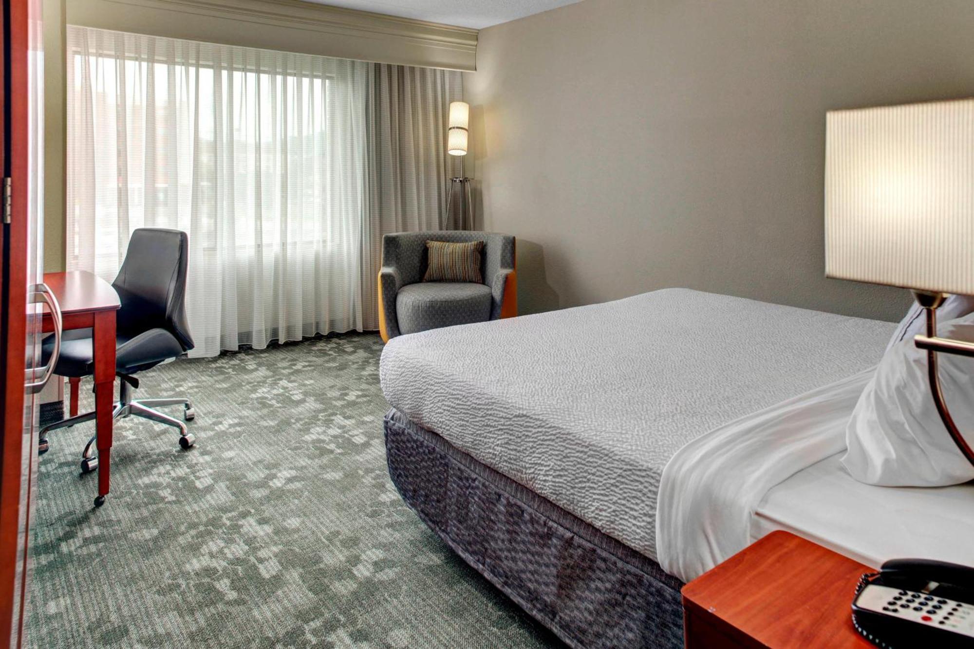 Courtyard By Marriott Anniston Oxford Hotel Buitenkant foto